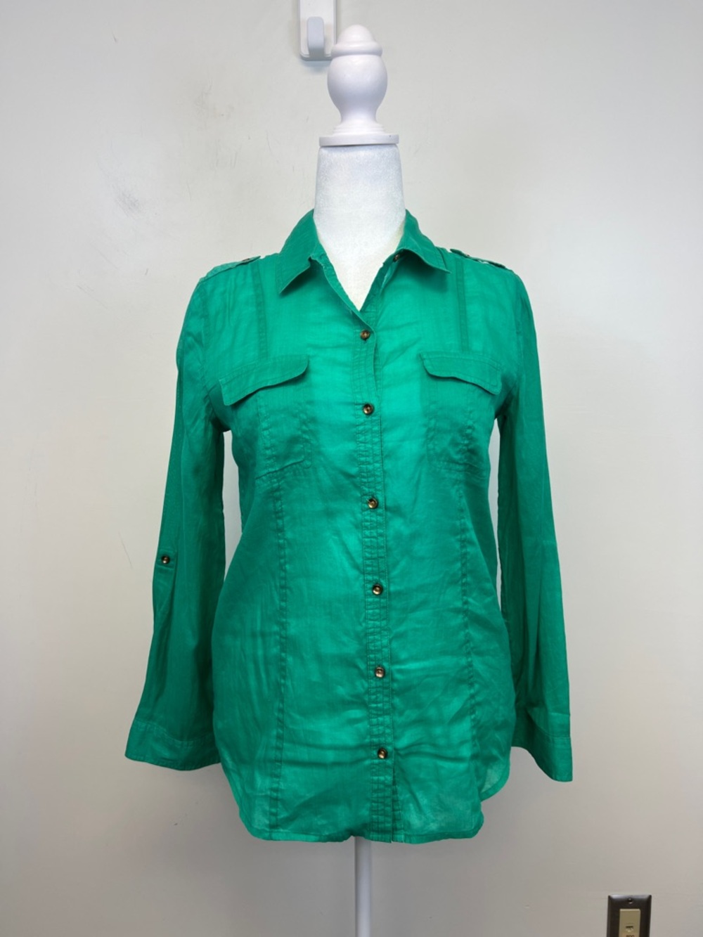Chico's Women's Lightweight Green Button-up Shirt with Pockets Size Small